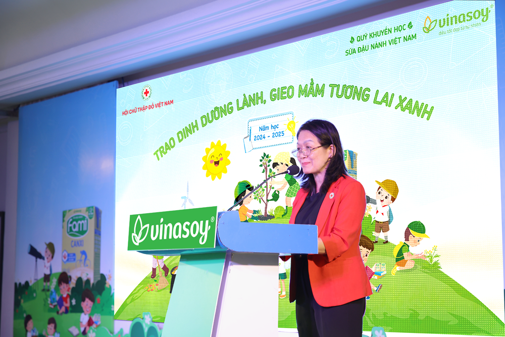 Bà Bùi Thị Hòa, Chủ tịch Hội Chữ thập đỏ Việt Nam phát biểu tại Lễ khởi động chương trình Sữa đậu nành học đường năm 2024-2025 Bà Bùi Thị Hòa, Chủ tịch Hội Chữ thập đỏ Việt Nam phát biểu tại Lễ khởi động chương trình Sữa đậu nành học đường năm 2024-2025