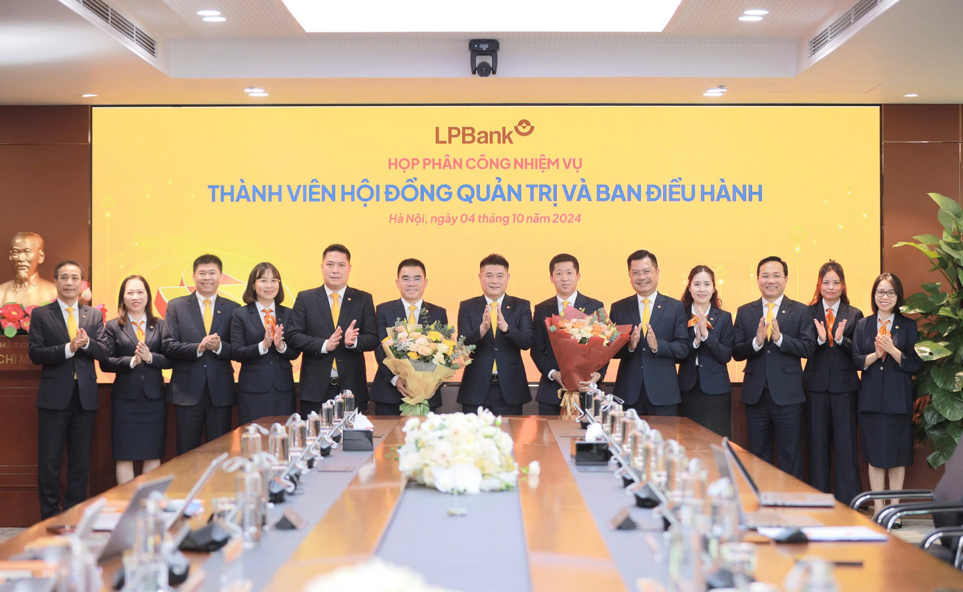 HĐQT LPBank quan tâm đặc biệt đến công tác nhân sự, coi đây là yếu tố cốt lõi để thúc đẩy sự phát triển bền vững của Ngân hàng
