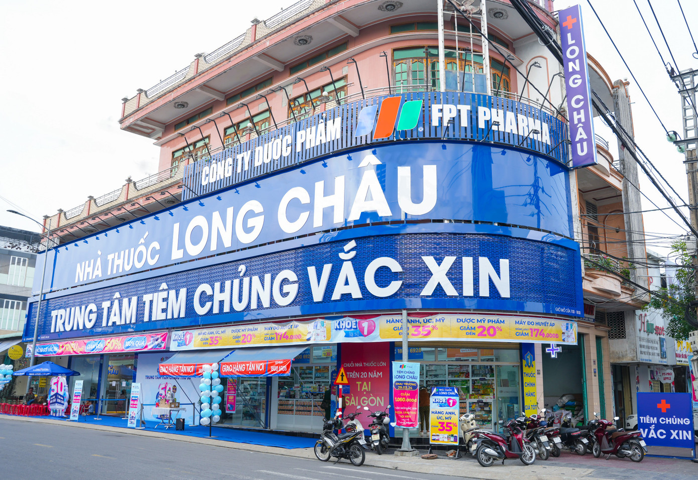 FPT Long Châu sở hữu mạng lưới gần 2.000 nhà thuốc và trung tâm tiêm chủng trên toàn quốc FPT Long Châu sở hữu mạng lưới gần 2.000 nhà thuốc và trung tâm tiêm chủng trên toàn quốc