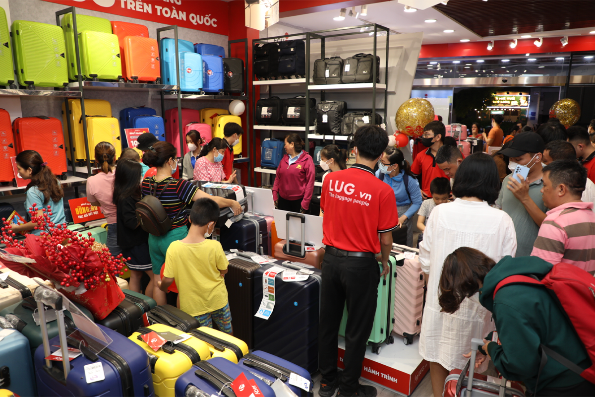 LUG được đông đảo khách hàng với mọi lứa tuổi tin dùng