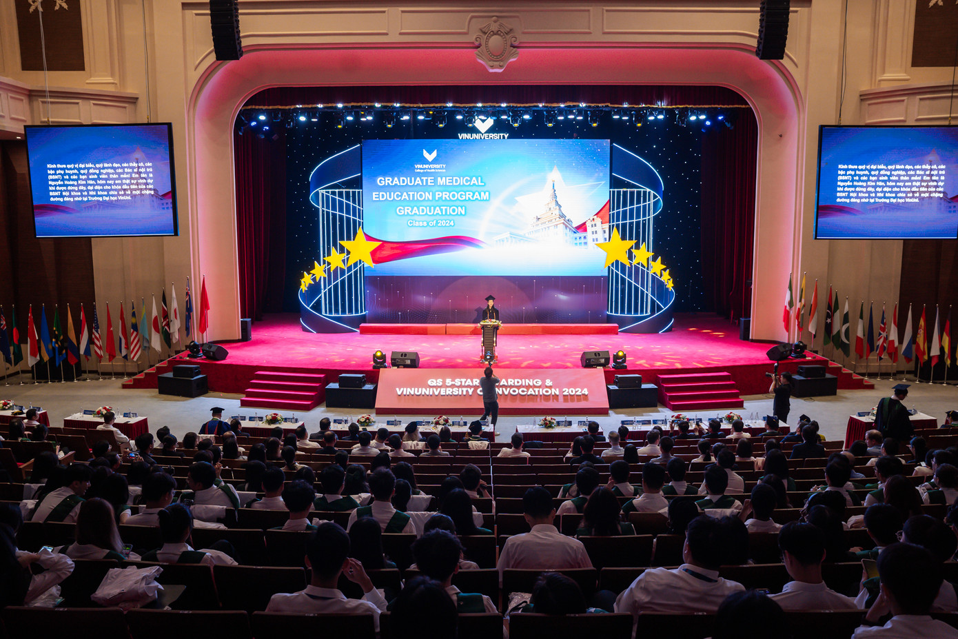 Toàn cảnh lễ tốt nghiệp khóa đào tạo nội trú đầu tiên của VinUni Toàn cảnh lễ tốt nghiệp khóa đào tạo nội trú đầu tiên của VinUni