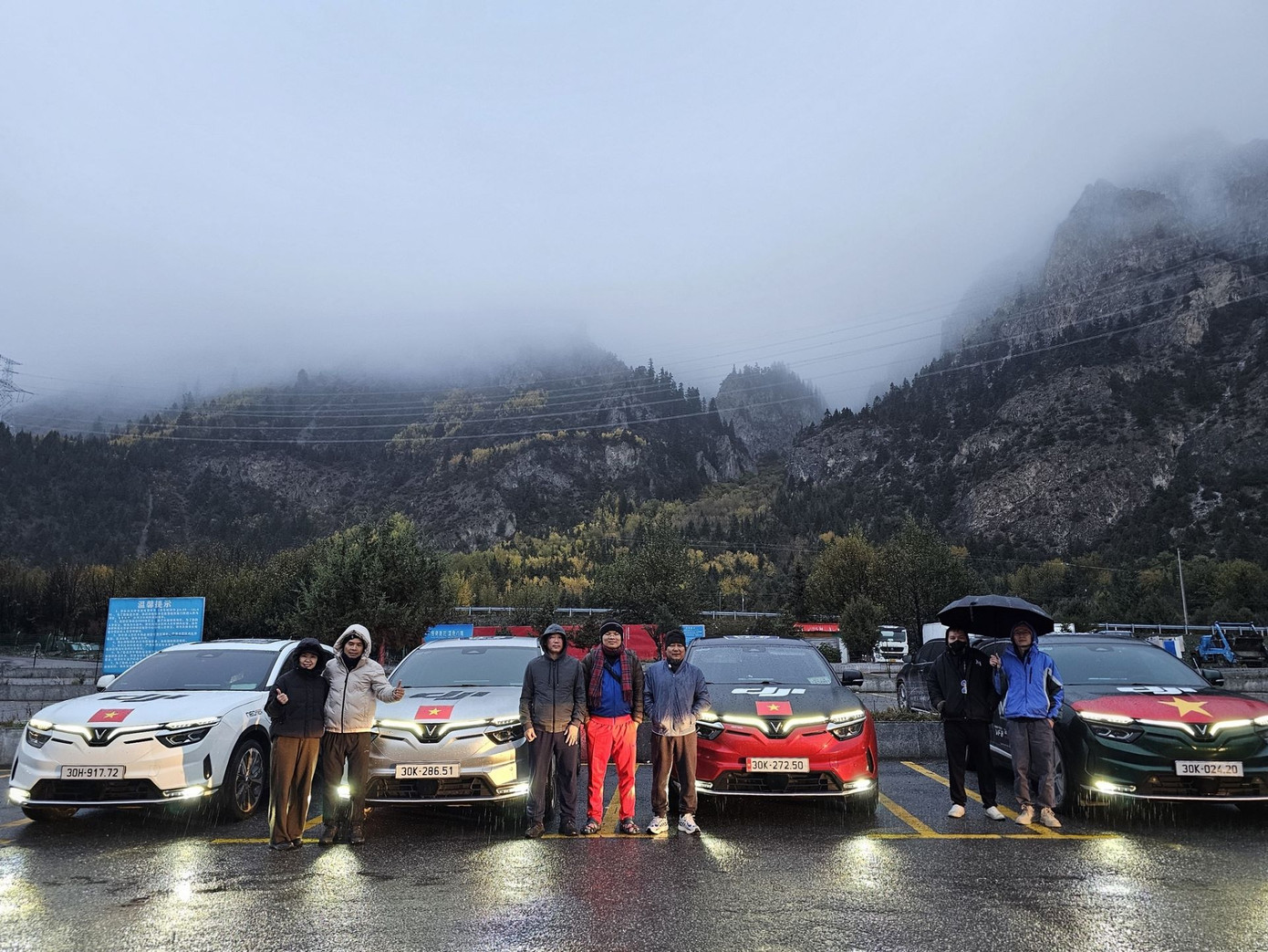 Kết thúc ngày thứ 8 của hành trình tức ngày 15/10, toàn đoàn nghỉ tại thị trấn Ba Mật, huyện Xương Đô, Trung Quốc. Kết thúc ngày thứ 8 của hành trình tức ngày 15/10, toàn đoàn nghỉ tại thị trấn Ba Mật, huyện Xương Đô, Trung Quốc.