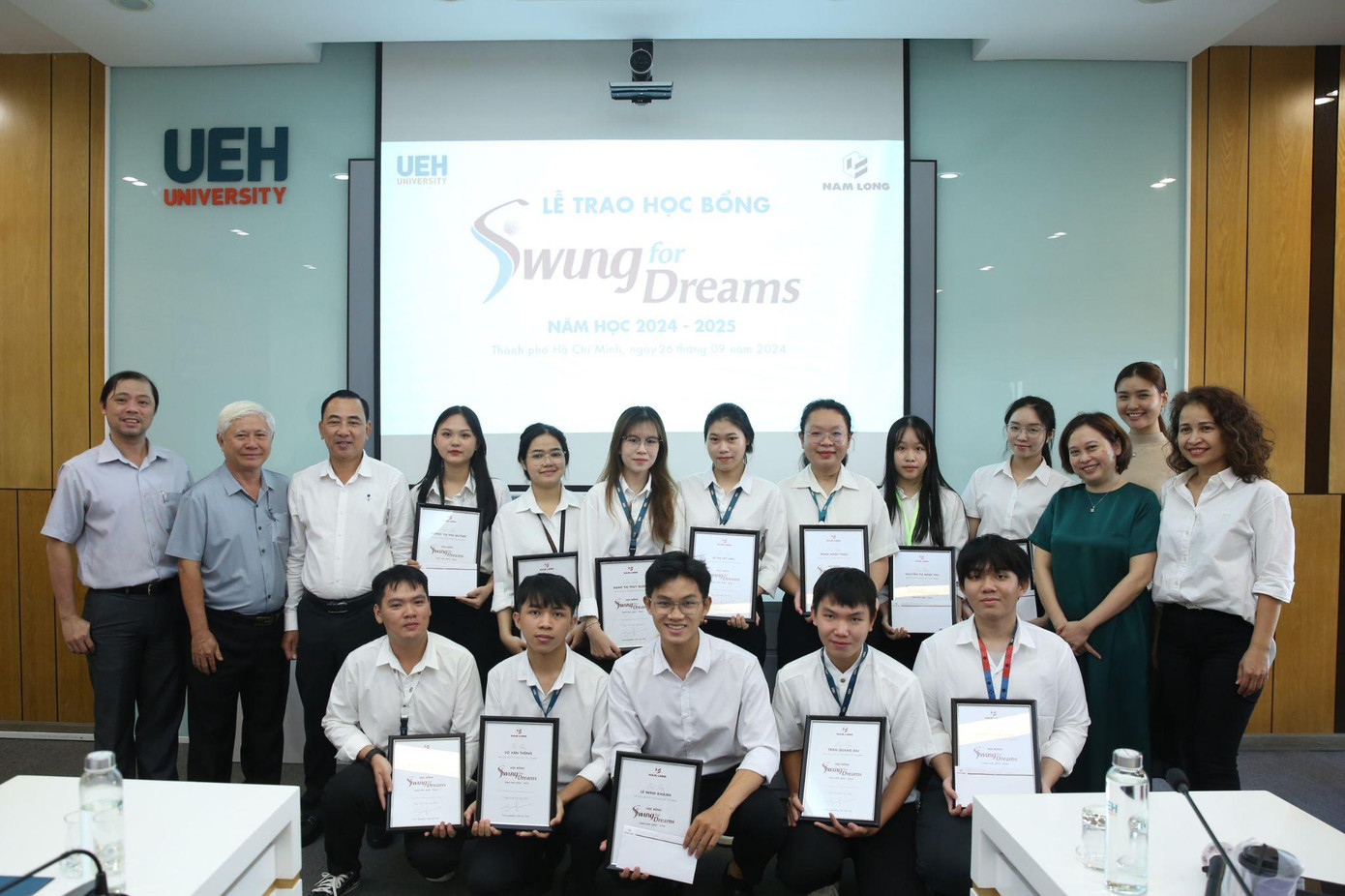 Tập đoàn Nam Long trao học bổng cho Đại học Kinh tế Thành phố Hồ Chí Minh