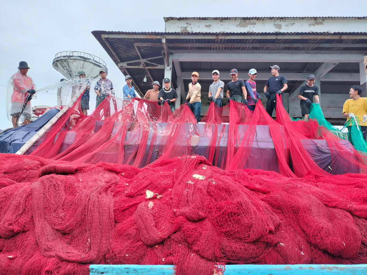 Tỉnh Cà Mau có trên 5.000 phương tiện khai thác biển, trong đó có khoảng 2.000 tàu cá đánh bắt xa bờ.