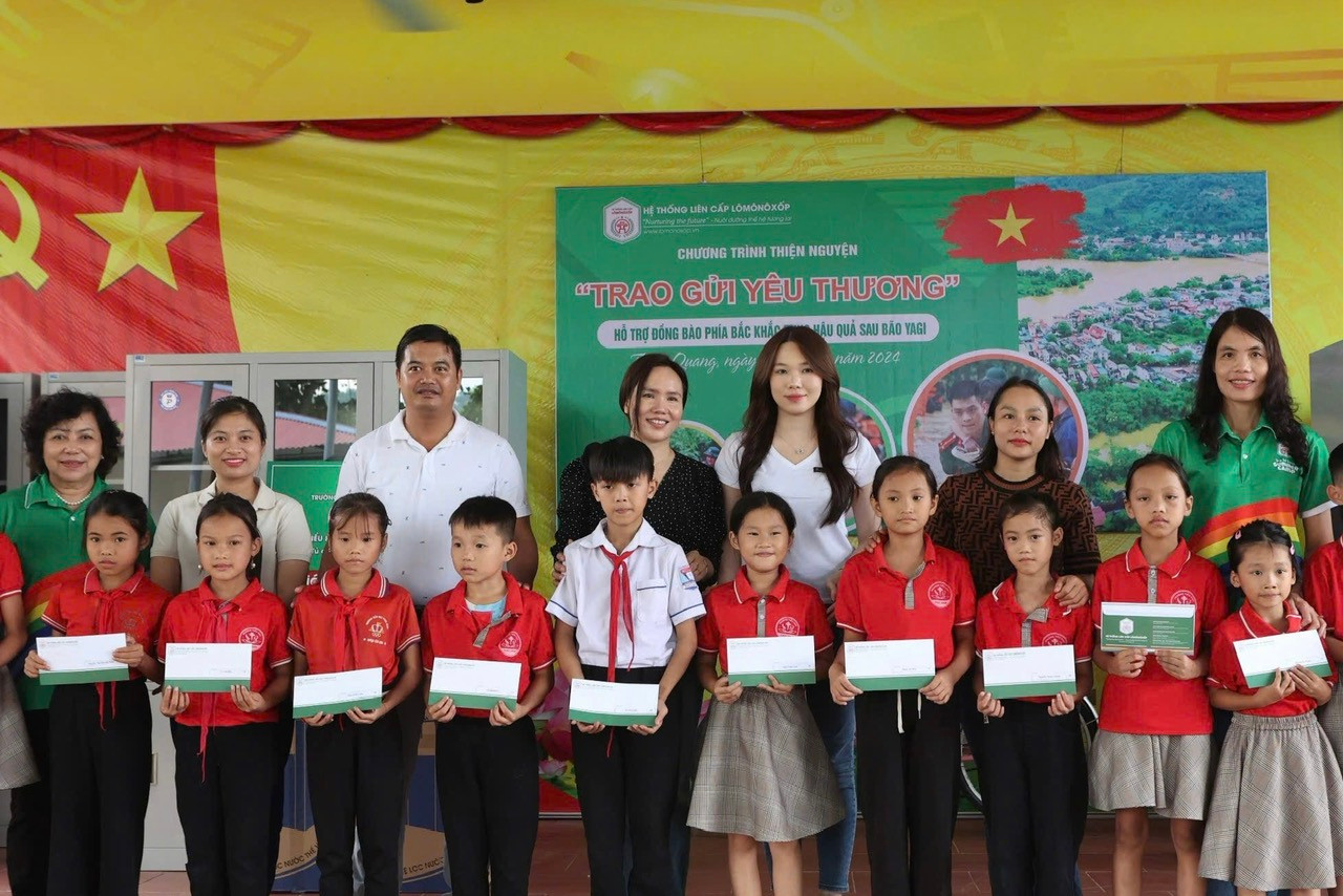 Hà Vân tích cực tham gia các hoạt động thiện nguyện hỗ trợ trẻ em có hoàn cảnh khó khăn.