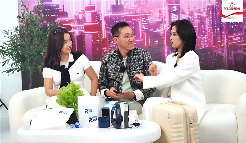 Các khách mời chia sẻ kinh nghiệm đến với khán giả theo dõi chương trình