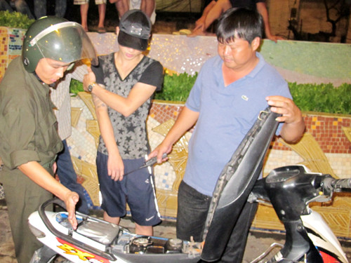 Bắt đối tượng nghi vấn tàng trữ ma túy