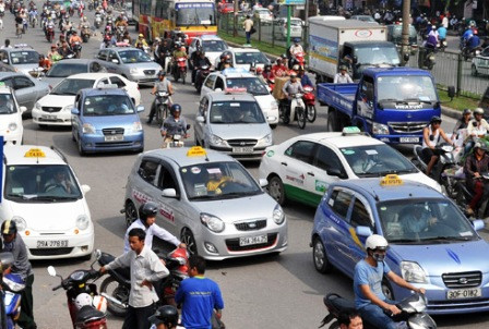Nhiều hãng taxi lo càng chạy càng lỗ khi giá xăng tăng
