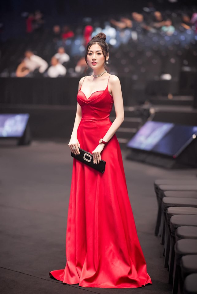 Tiểu Vy đăng ảnh gợi cảm, Mai Phương Thuý trầm trồ: 'Hoa hậu đẹp nhất đây rồi!' ảnh 8