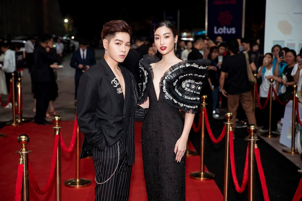 Tiểu Vy đăng ảnh gợi cảm, Mai Phương Thuý trầm trồ: 'Hoa hậu đẹp nhất đây rồi!' ảnh 13