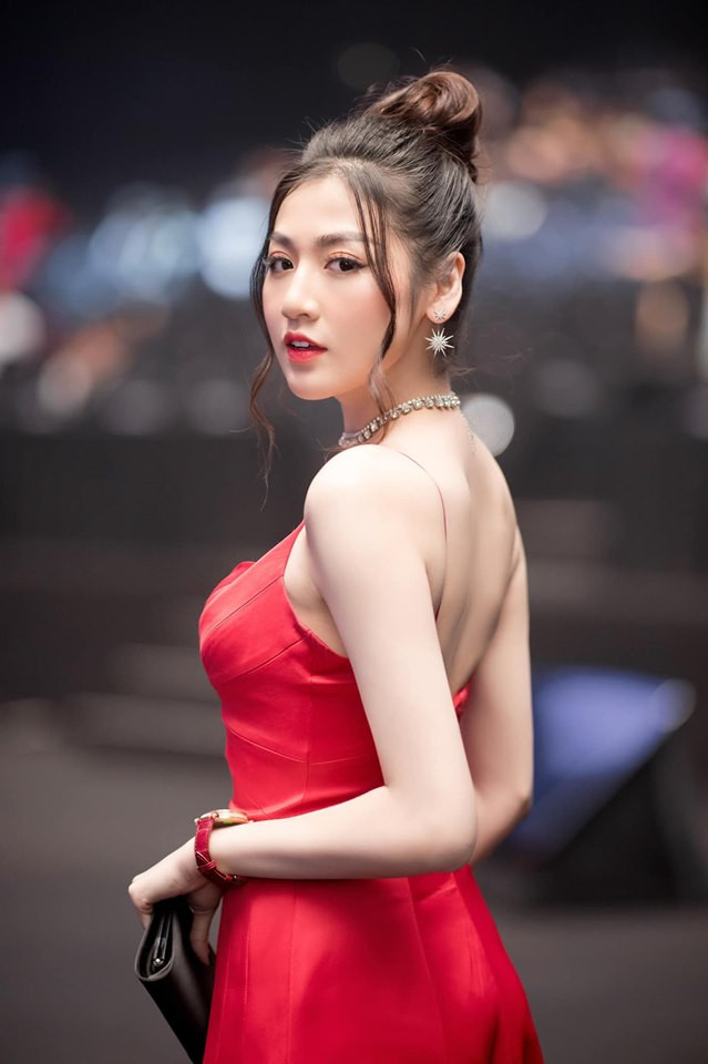 Tiểu Vy đăng ảnh gợi cảm, Mai Phương Thuý trầm trồ: 'Hoa hậu đẹp nhất đây rồi!' ảnh 9