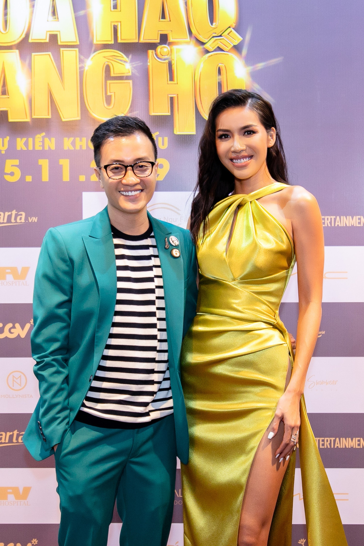 Minh Tú diện váy cắt xẻ 'bỏng mắt' ra mắt vai diễn 'Hoa hậu Giang hồ' ảnh 2