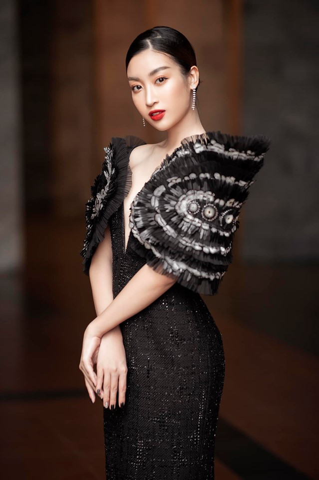 Tiểu Vy đăng ảnh gợi cảm, Mai Phương Thuý trầm trồ: 'Hoa hậu đẹp nhất đây rồi!' ảnh 12