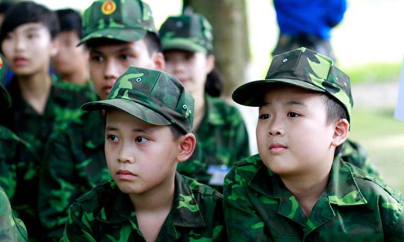 Tham gia lớp học kỳ quân đội là các em có độ tuổi từ 13 đến 17