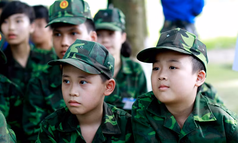 Tham gia lớp học kỳ quân đội là các em có độ tuổi từ 13 đến 17