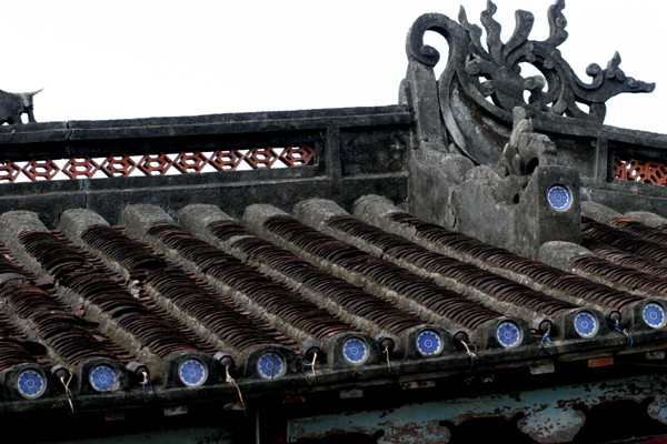 Mái chùa Cầu - hình ảnh đặc trưng của Hội An cũng được được lợp ngói âm dương