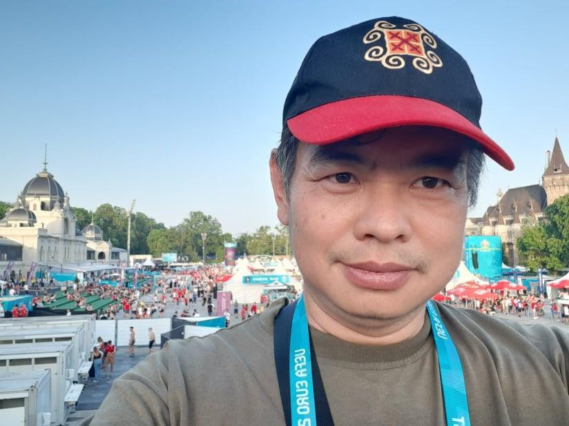 Tác giả với khung cảnh Fanzone lớn nhất ở Budapest Tác giả với khung cảnh Fanzone lớn nhất ở Budapest