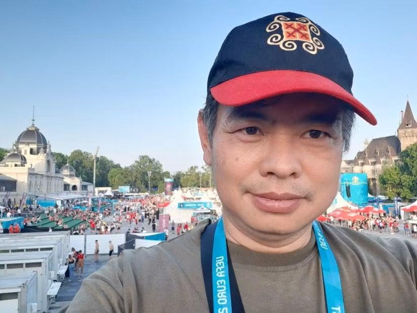 Tác giả với khung cảnh Fanzone lớn nhất ở Budapest