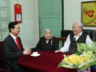 Thủ tướng Nguyễn Tấn Dũng chúc Tết nguyên Chủ tịch nước Lê Đức Anh và Phu nhân. Ảnh VGP/Nhật Bắc. Thủ tướng Nguyễn Tấn Dũng chúc Tết nguyên Chủ tịch nước Lê Đức Anh và Phu nhân. Ảnh VGP/Nhật Bắc