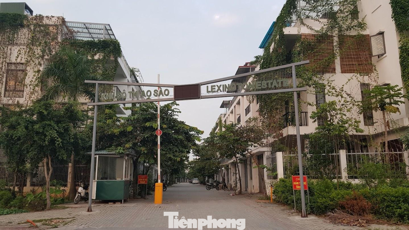 Dự án khu chức năng đô thị Ao Sào tại phường Thịnh Liệt (Hoàng Mai) do Công ty CP đầu tư và phát triển Lũng Lô 5 làm chủ đầu tư nợ nghĩa vụ tài chính đến 378,6 tỷ đồng. Dự án đang trong quá trình tính toán lại tiền sử dụng đất theo Kết luận của Kiểm toán Nhà nước Khu vực I. Dự án khu chức năng đô thị Ao Sào tại phường Thịnh Liệt (Hoàng Mai) do Công ty CP đầu tư và phát triển Lũng Lô 5 làm chủ đầu tư nợ nghĩa vụ tài chính đến 378,6 tỷ đồng. Dự án đang trong quá trình tính toán lại tiền sử dụng đất theo Kết luận của Kiểm toán Nhà nước Khu vực I.