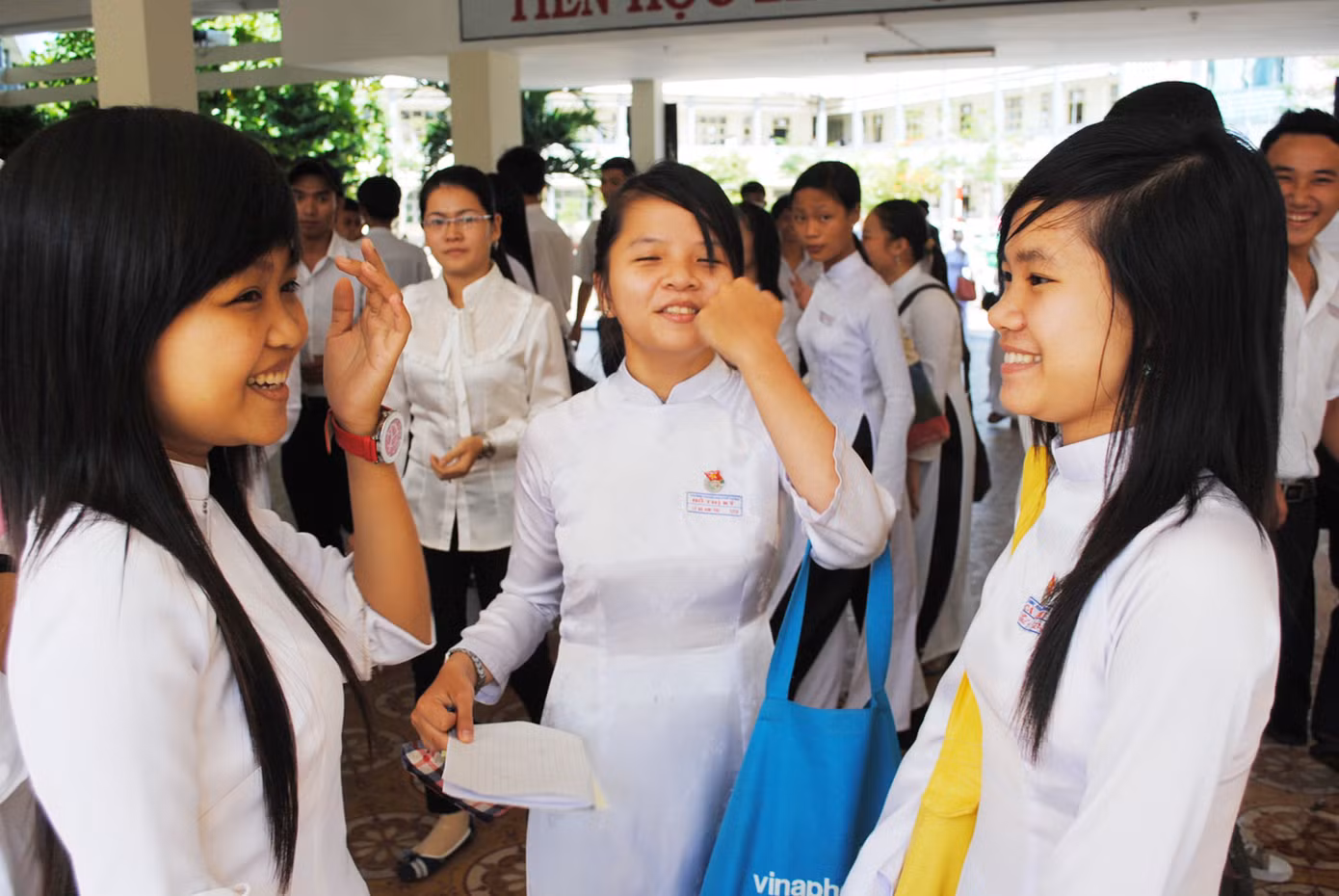 Thí sinh ở TP Cà Mau cười tươi sau buổi thi môn Văn Ảnh: Nguyễn Tiến Hưng