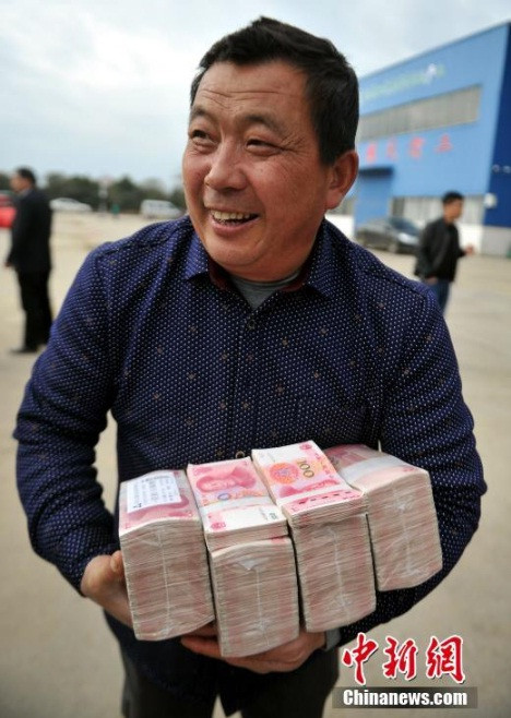 Nông dân hớn hở nhận hàng trăm triệu đồng thưởng Tết ảnh 5