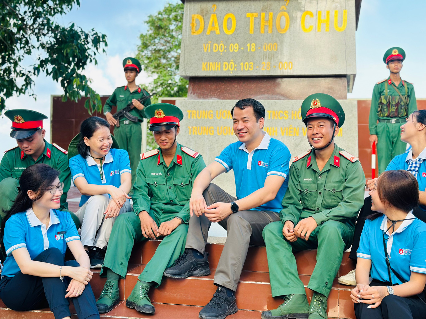 Bí thư T.Ư Đoàn - Ngô Văn Cương trò chuyện, giao lưu cùng các chiến sĩ Trung đoàn 152. Bí thư T.Ư Đoàn - Ngô Văn Cương trò chuyện, giao lưu cùng các chiến sĩ Trung đoàn 152.