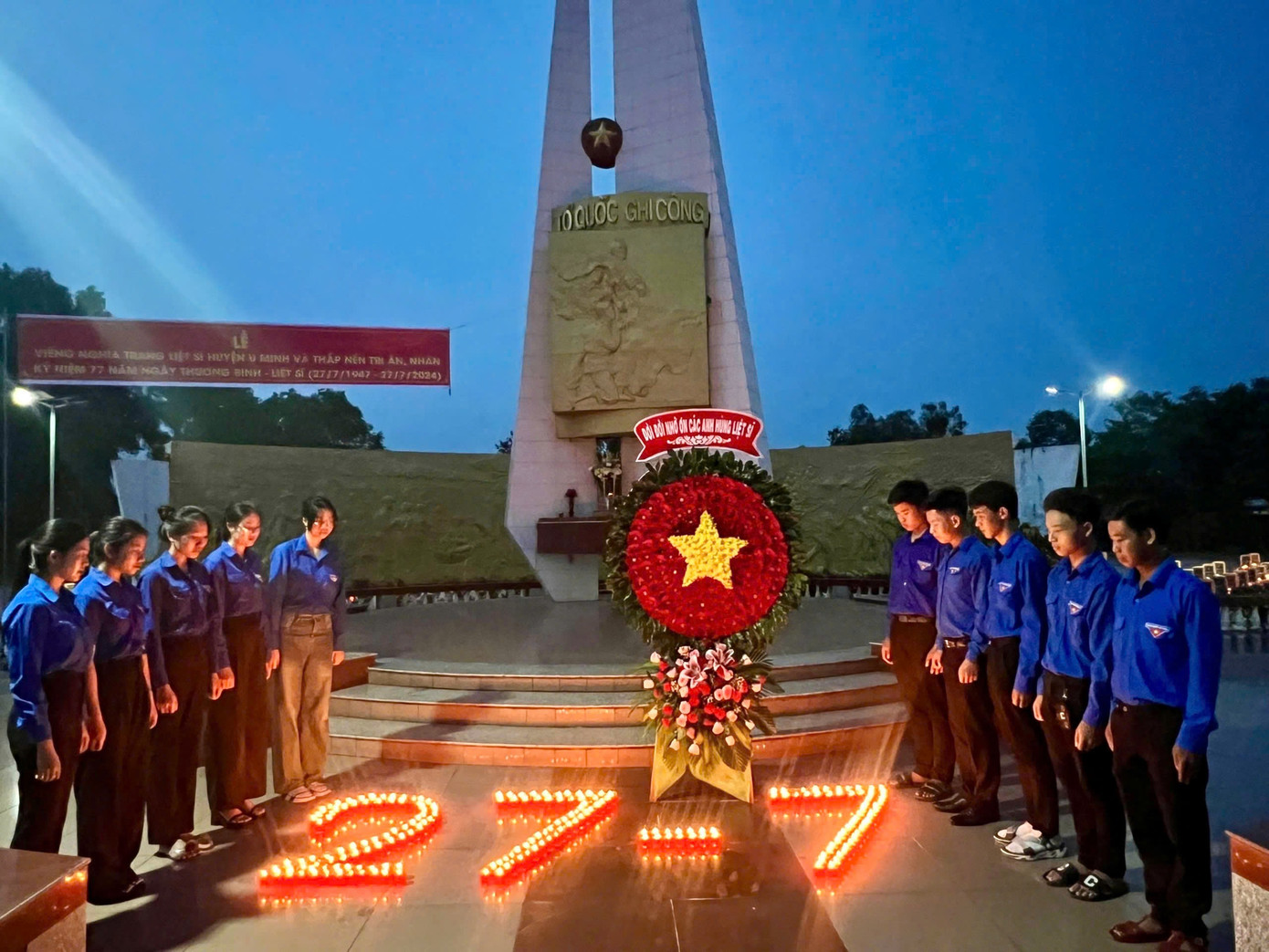 Tuổi trẻ Cà Mau dành phút mặc niệm tri ân những người có công với cách mạng.