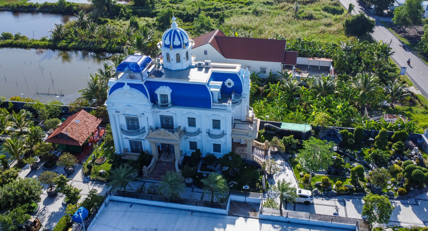 Căn biệt thự của ông Hồ An Tập xây dựng một phần trên đất nông nghiệp, đất nuôi trồng thủy sản.