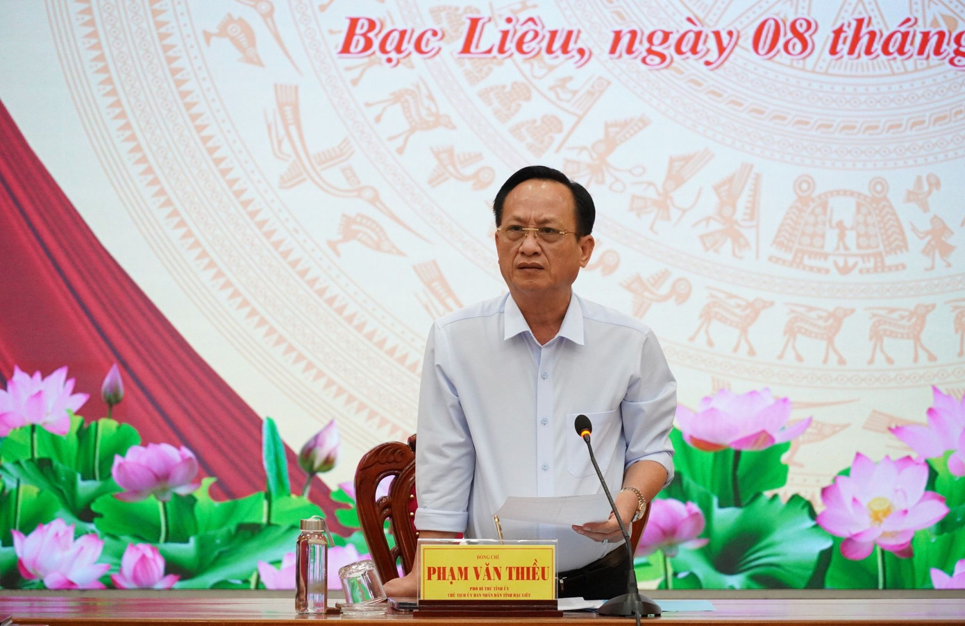 Chủ tịch UBND tỉnh Bạc Liêu - Phạm Văn Thiều chủ trì buổi họp báo. Chủ tịch UBND tỉnh Bạc Liêu - Phạm Văn Thiều chủ trì buổi họp báo.