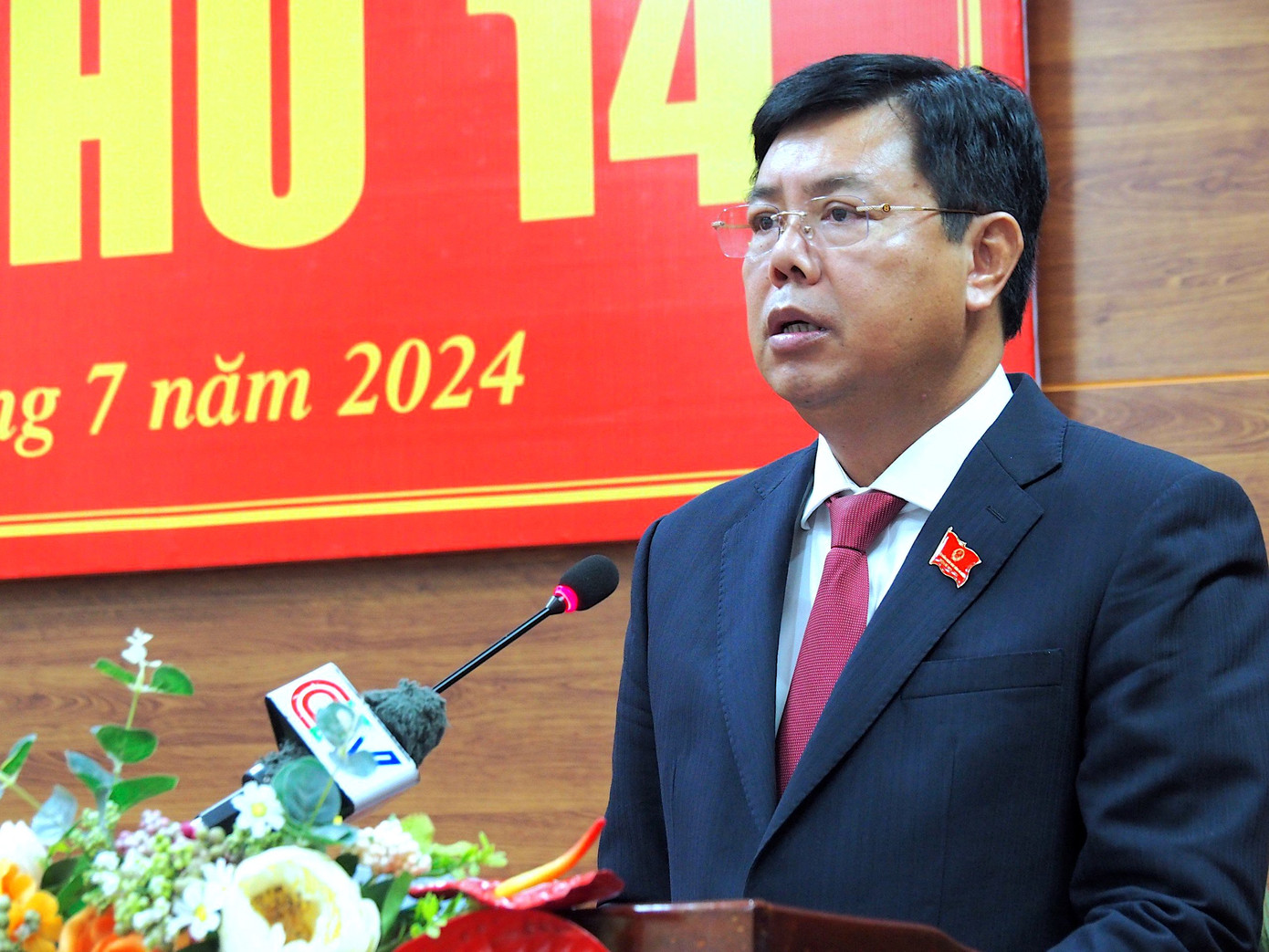 Ông Nguyễn Tiến Hải, Bí thư Tỉnh ủy Cà Mau phát biểu tại kỳ họp.