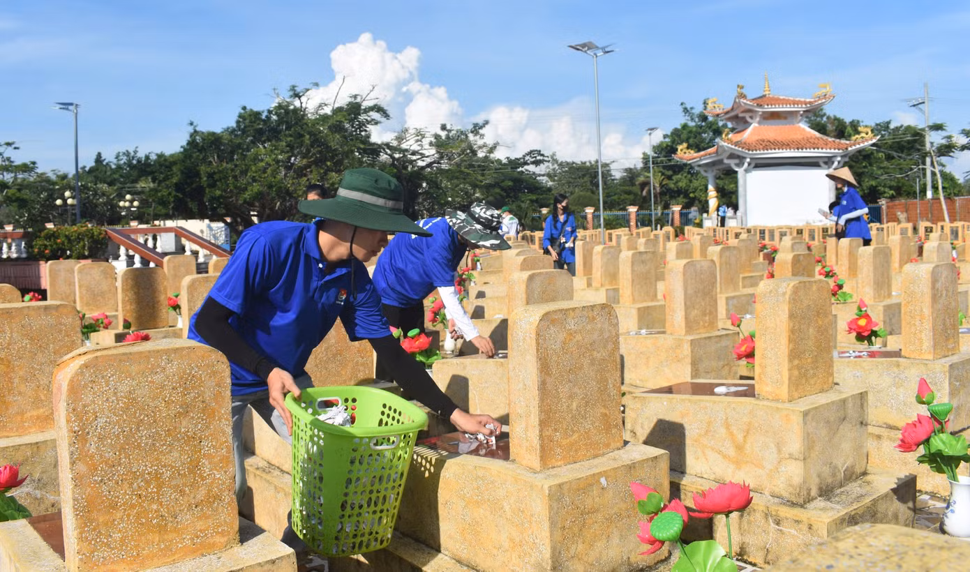 Chặng đường lịch sử 25 năm được đánh dấu bằng những công trình, phần việc ý nghĩa của thanh niên tình nguyện. Chặng đường lịch sử 25 năm được đánh dấu bằng những công trình, phần việc ý nghĩa của thanh niên tình nguyện.