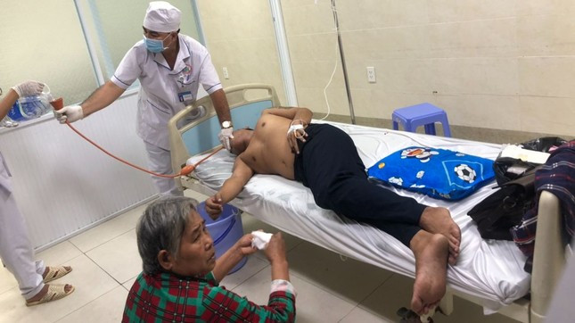 Lỉnh uống thuốc tự tử sau khi kháng cáo bất thành. Lỉnh uống thuốc tự tử sau khi kháng cáo bất thành.