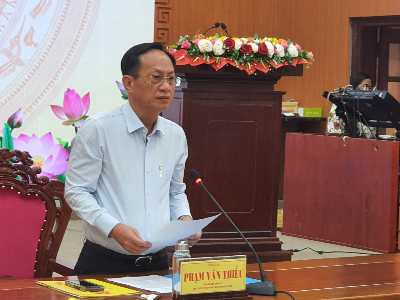 Ông Phạm Văn Thiều - Chủ tịch UBND tỉnh Bạc Liêu phát biểu chỉ đạo cuộc họp.