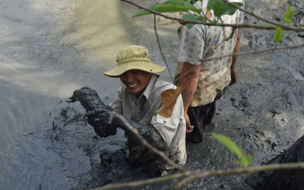 "Chiến lợi phẩm” buổi tát đìa - một con cá lóc nặng hơn nửa ký. "Chiến lợi phẩm” buổi tát đìa - một con cá lóc nặng hơn nửa ký.