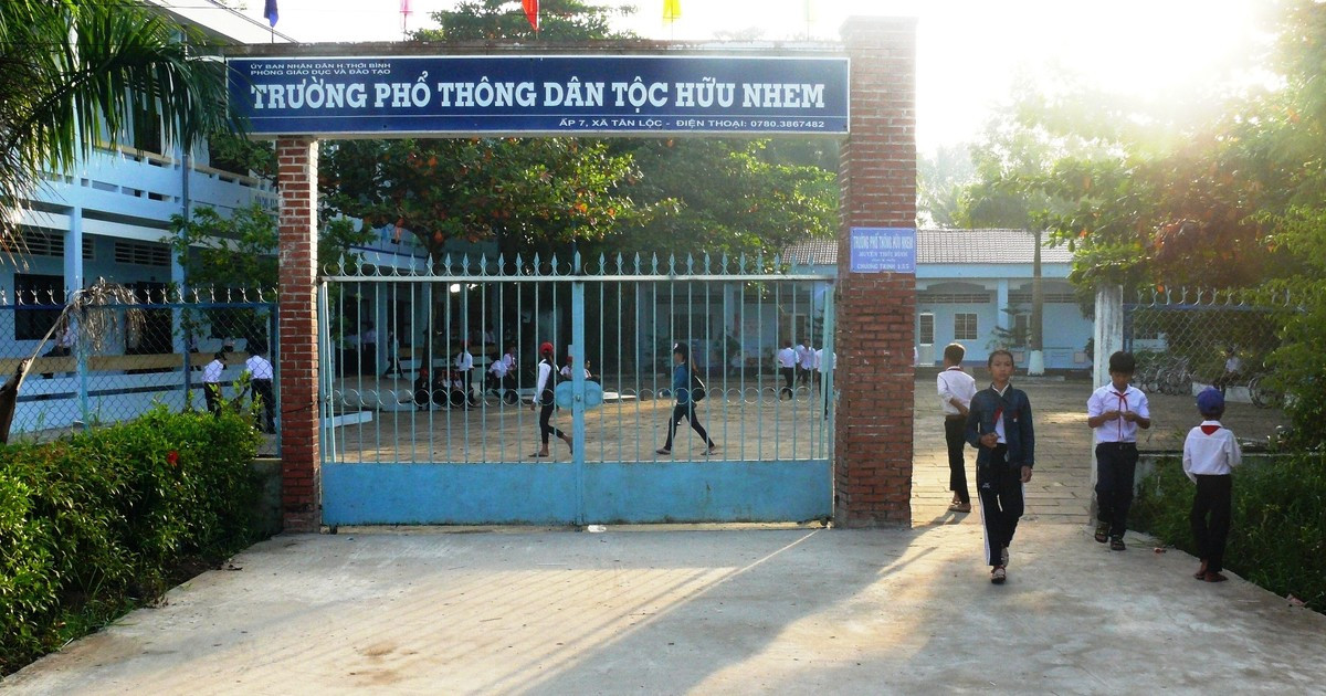 Trường PTDT Hữu Nhem (xã Tân Lộc, huyện Thới Bình). Trường PTDT Hữu Nhem (xã Tân Lộc, huyện Thới Bình).