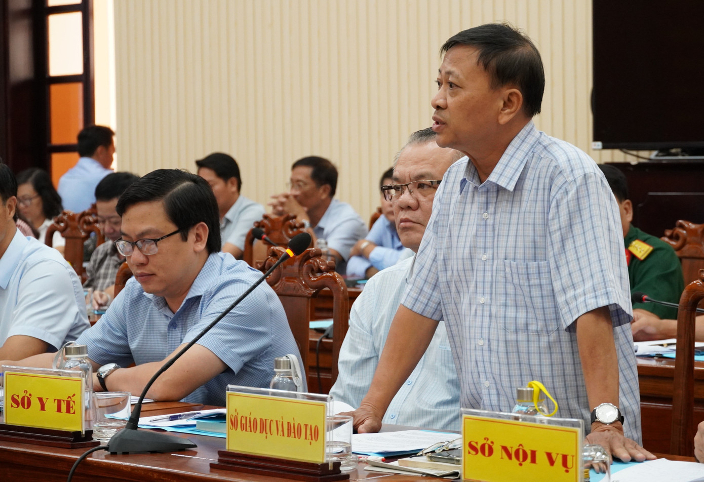 Ông Dương Hồng Tân - Phó Giám đốc Sở Giáo dục và Đào tạo tỉnh Bạc Liêu trả lời tại buổi họp báo.