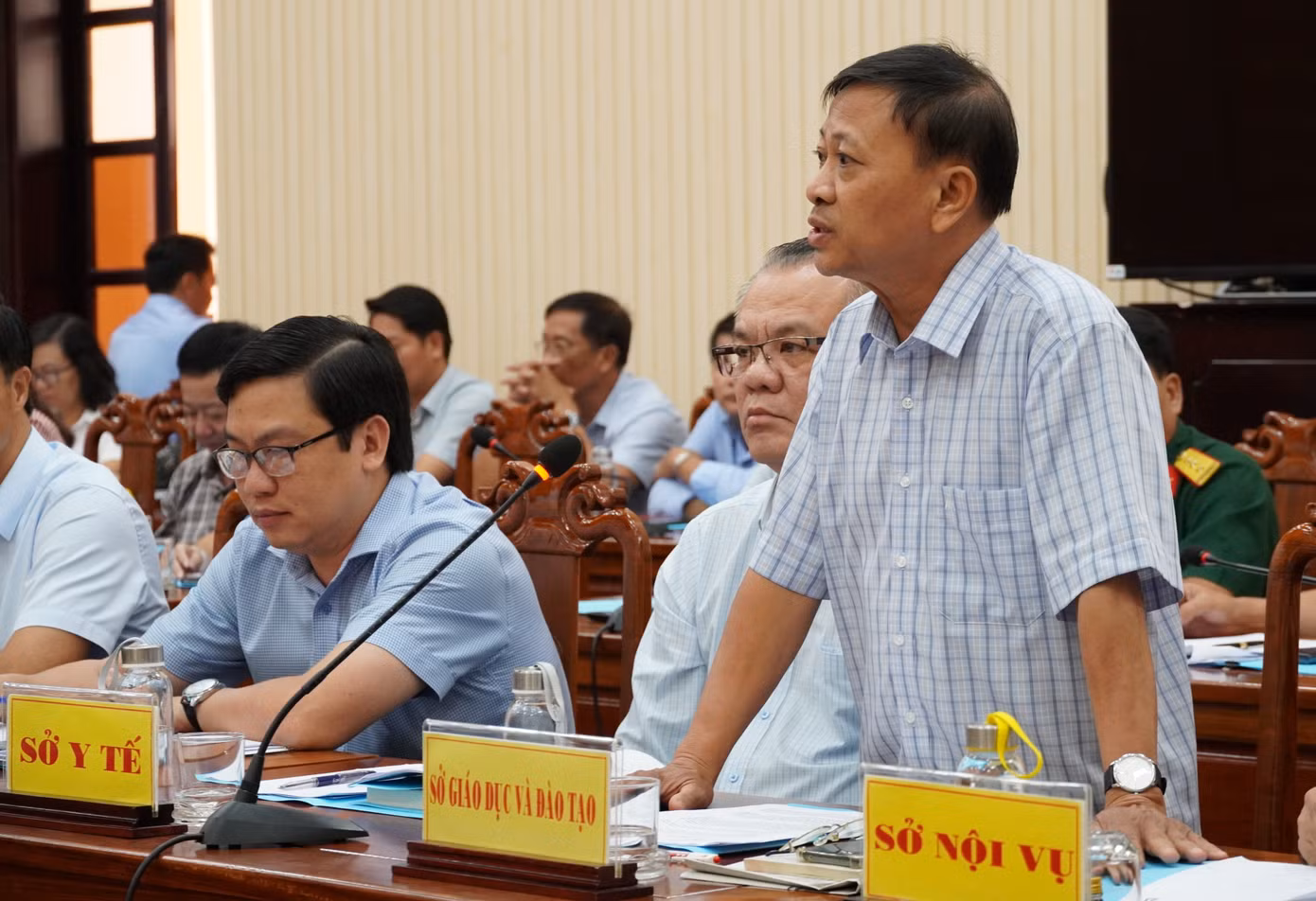 Ông Dương Hồng Tân - Phó Giám đốc Sở Giáo dục và Đào tạo tỉnh Bạc Liêu trả lời tại buổi họp báo.