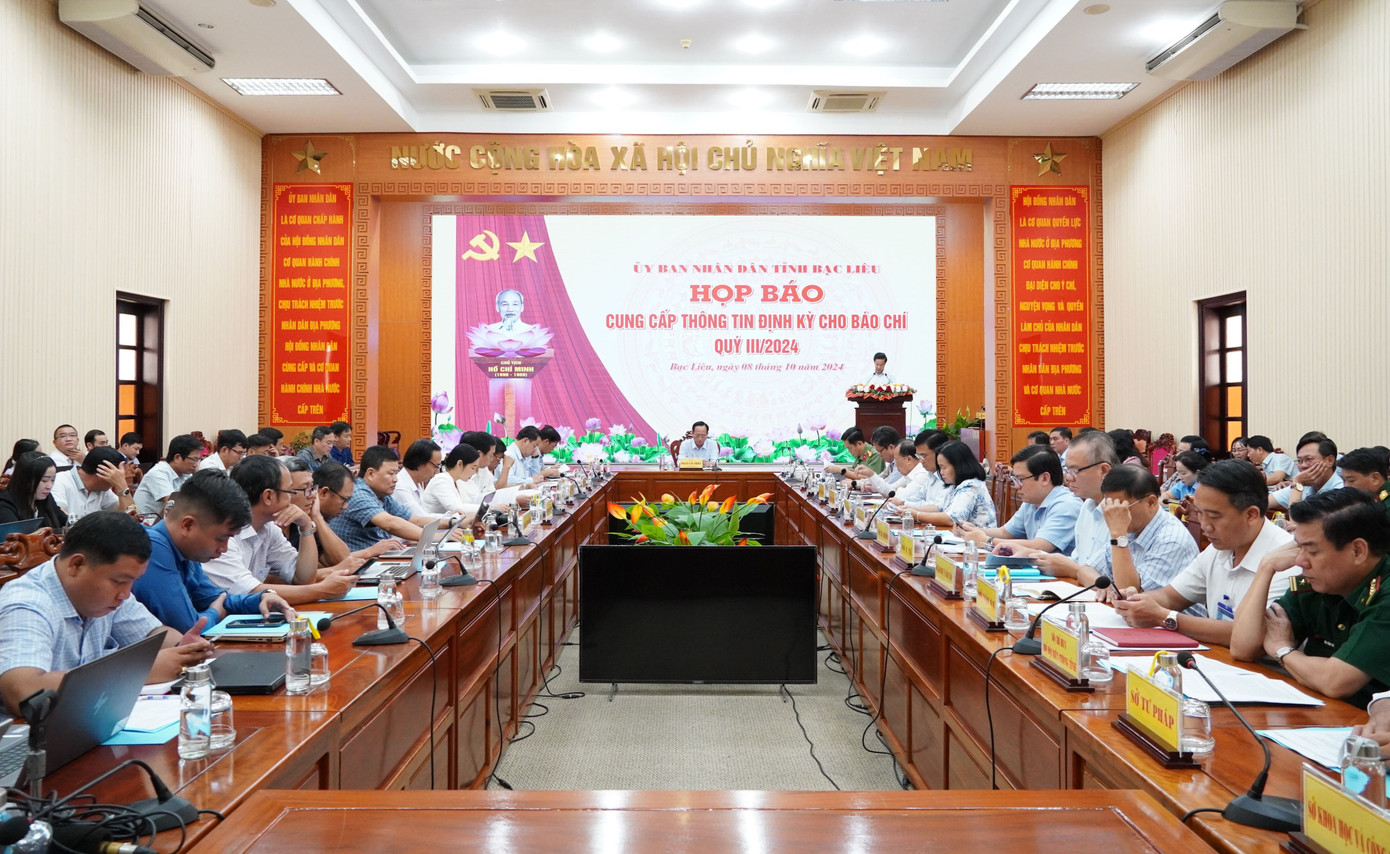 Nhiều phóng viên đặt câu hỏi liên quan Công ty Minh Quốc. Nhiều phóng viên đặt câu hỏi liên quan Công ty Minh Quốc.