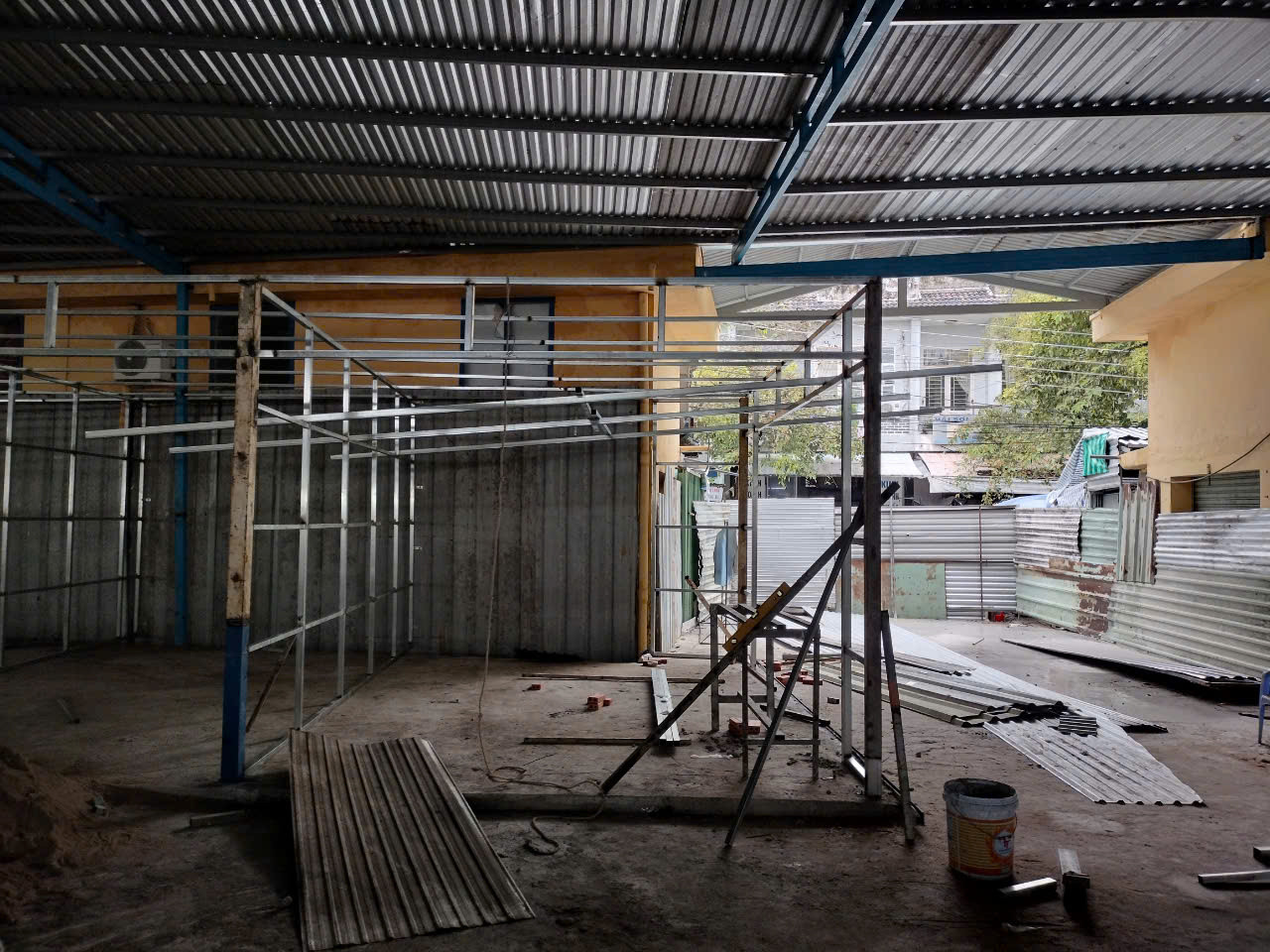 Chủ đầu tư nâng cấp chợ Ngan Dừa đã bít lối thoát hiểm phía sau chợ.