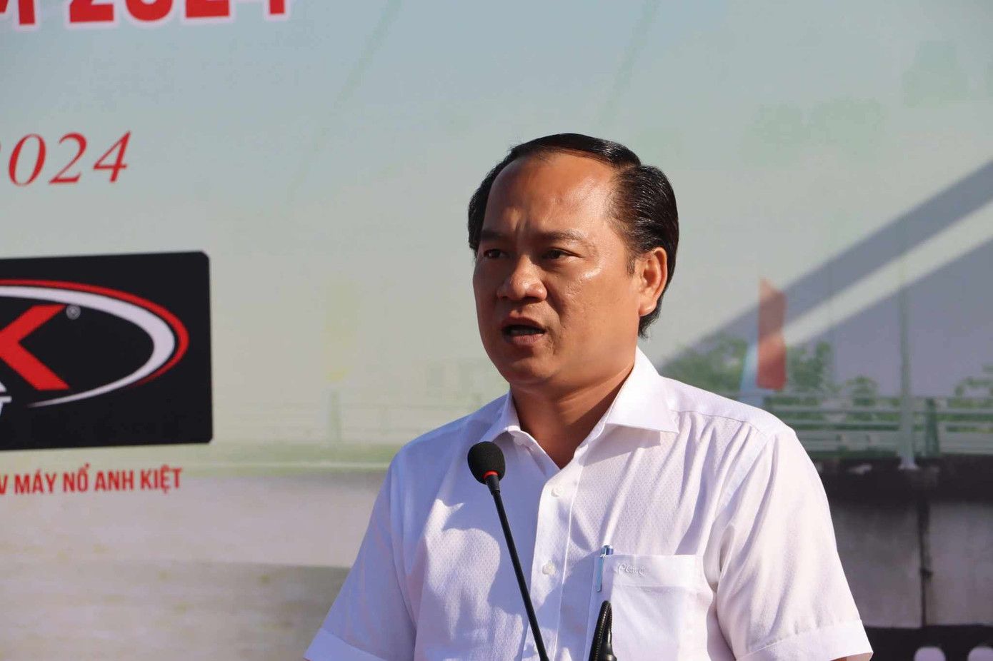 Ông Nguyễn Chí Công - Phó Giám đốc Sở VH-TT&DL tỉnh Cà Mau - cho biết đây là sân chơi lành mạnh cho những người có niềm đam mê với vỏ lãi và là dịp để các vận động viên giao lưu, học hỏi kinh nghiệm. Đây cũng là cách duy trì, bảo tồn nét sinh hoạt, văn hóa truyền thống của người dân vùng sông nước. Ông Nguyễn Chí Công - Phó Giám đốc Sở VH-TT&DL tỉnh Cà Mau - cho biết đây là sân chơi lành mạnh cho những người có niềm đam mê với vỏ lãi và là dịp để các vận động viên giao lưu, học hỏi kinh nghiệm. Đây cũng là cách duy trì, bảo tồn nét sinh hoạt, văn hóa truyền thống của người dân vùng sông nước.