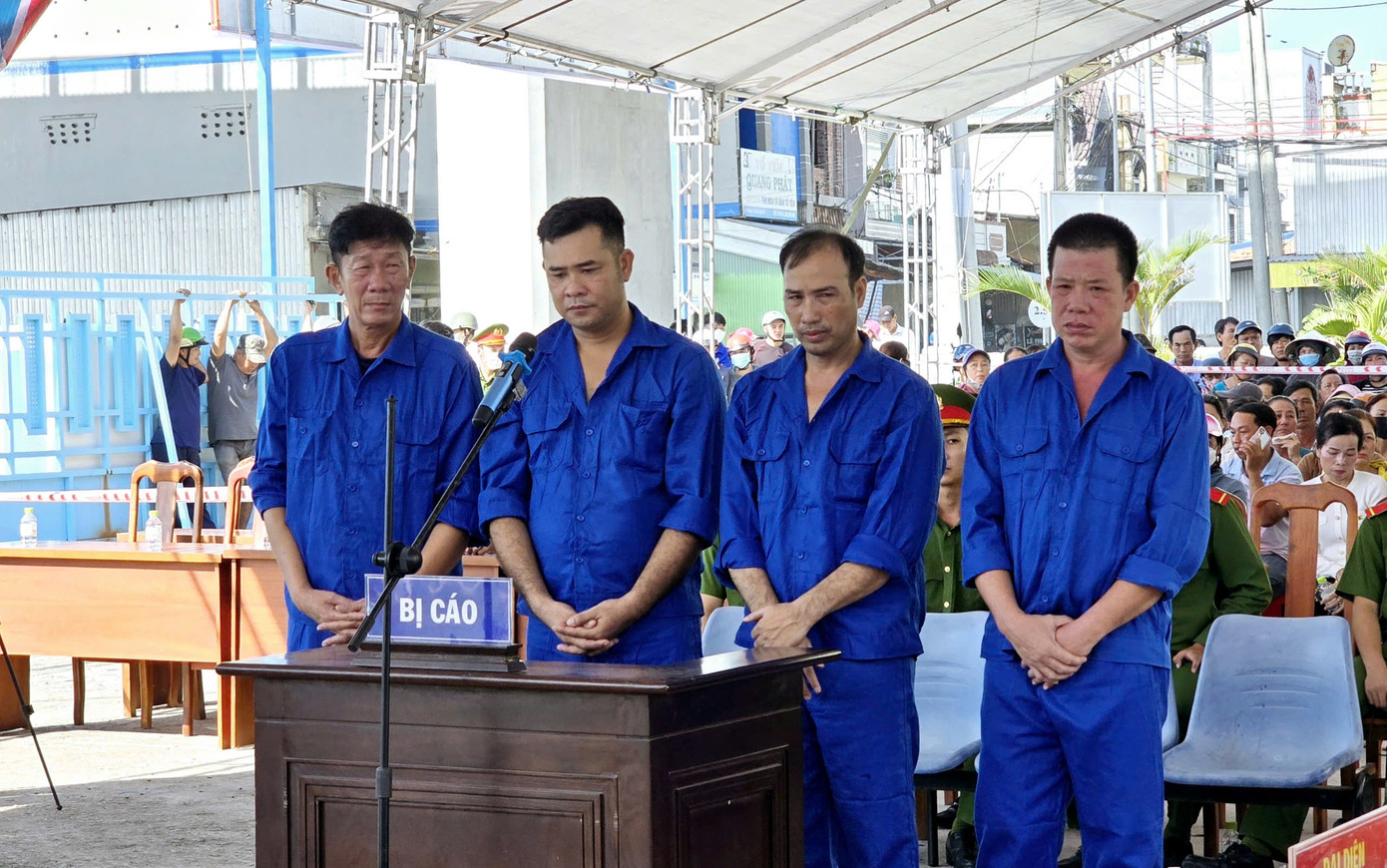 Phiên tòa xét xử lưu động 4 bị cáo môi giới cho người khác trốn ra nước ngoài đánh bắt trái phép.