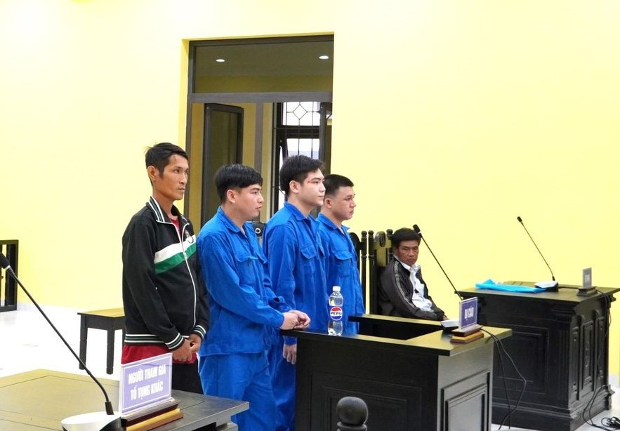 Các bị cáo tại phiên tòa.