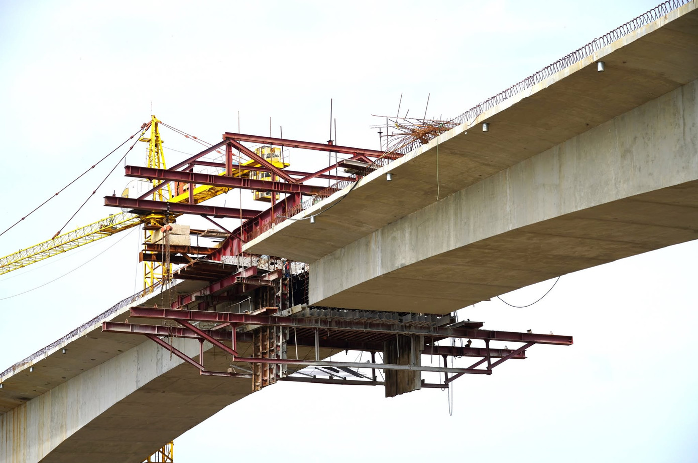 Theo chủ đầu tư, cầu Gành Hào hiện thi công đạt 82% khối lượng, dự kiến hợp long vào cuối tháng 12 này.