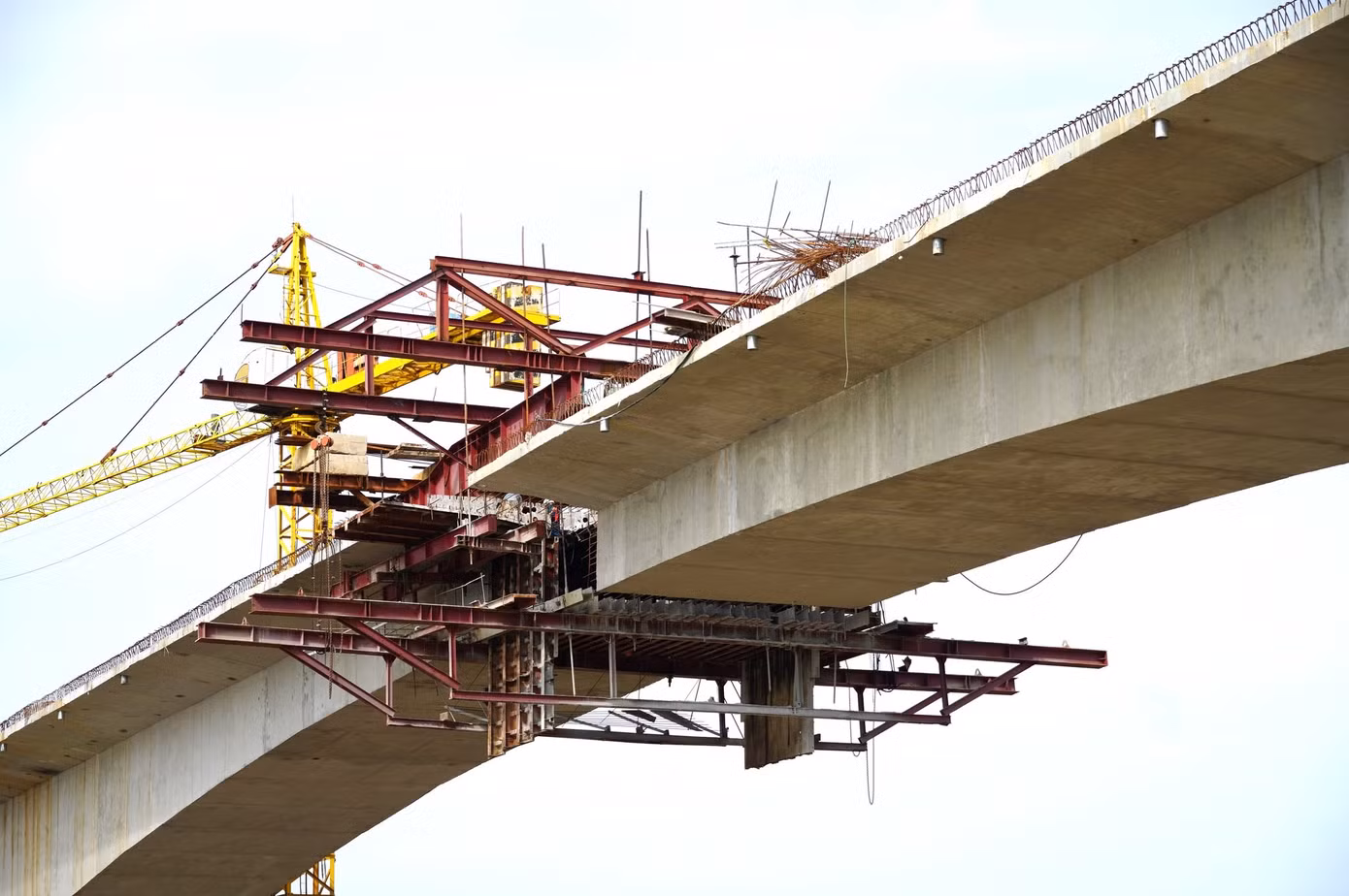 Theo chủ đầu tư, cầu Gành Hào hiện thi công đạt 82% khối lượng, dự kiến hợp long vào cuối tháng 12 này. Theo chủ đầu tư, cầu Gành Hào hiện thi công đạt 82% khối lượng, dự kiến hợp long vào cuối tháng 12 này.