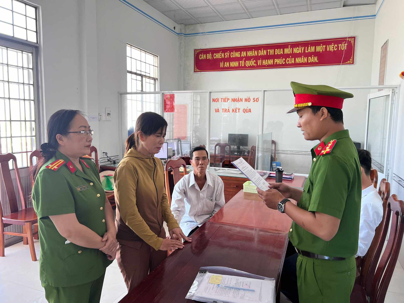 Cơ quan CSĐT Công an tỉnh Cà Mau đọc lệnh khởi tố vụ án, khởi tố bị can, bắt tạm giam đối với Luyến. Cơ quan CSĐT Công an tỉnh Cà Mau đọc lệnh khởi tố vụ án, khởi tố bị can, bắt tạm giam đối với Luyến.