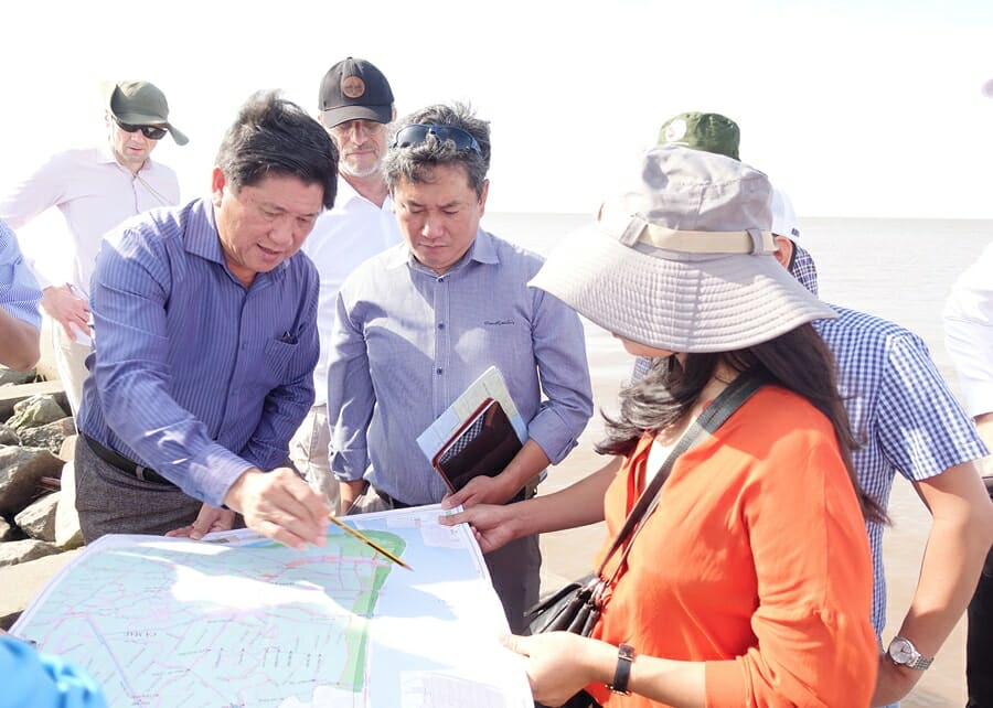 Đoàn đến khảo sát vị trí đầu tư dự án.