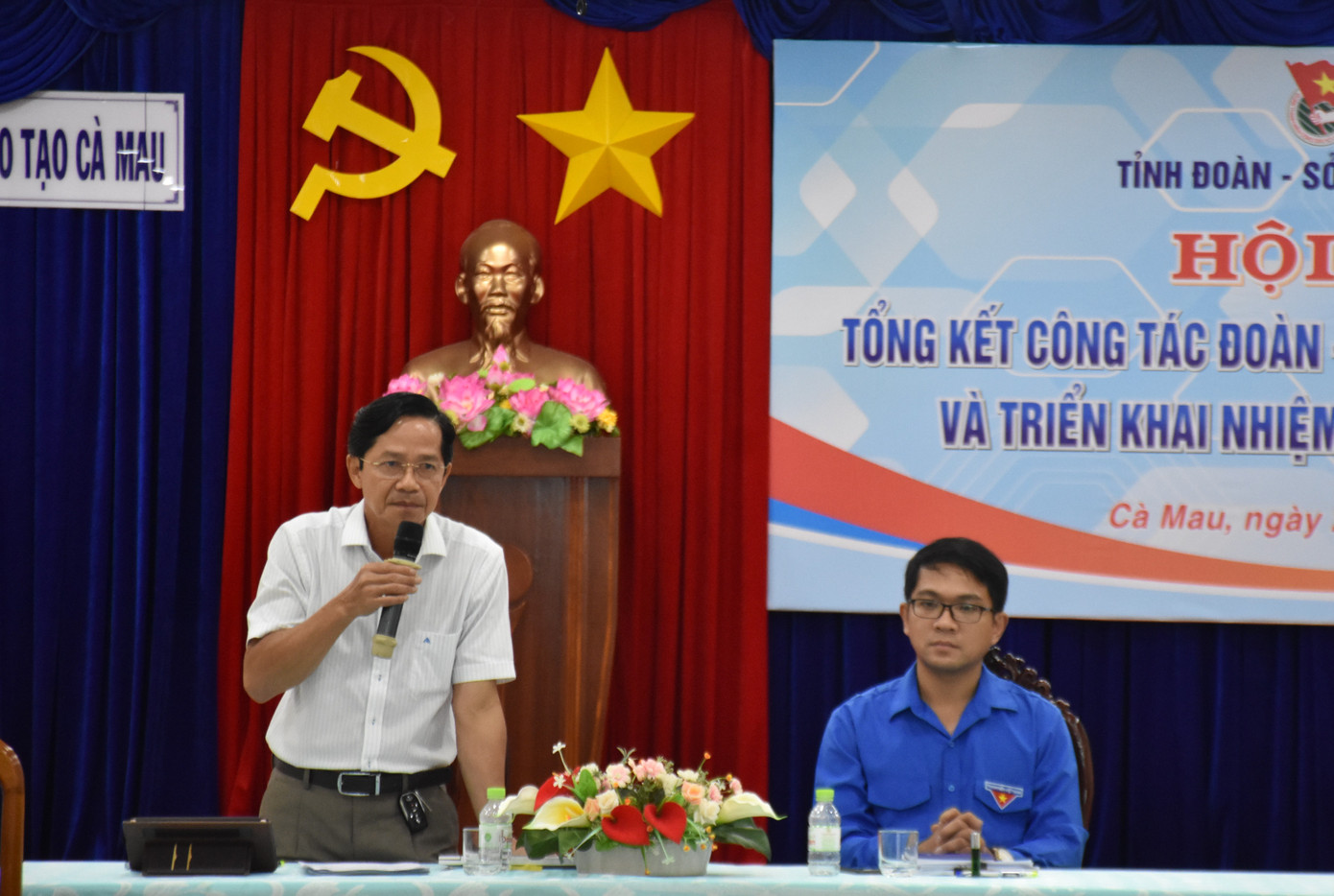 Ông Tạ Thanh Vũ - Phó Giám đốc Sở GD&ĐT tỉnh Cà Mau chia sẻ tại hội nghị. Ông Tạ Thanh Vũ - Phó Giám đốc Sở GD&ĐT tỉnh Cà Mau chia sẻ tại hội nghị.