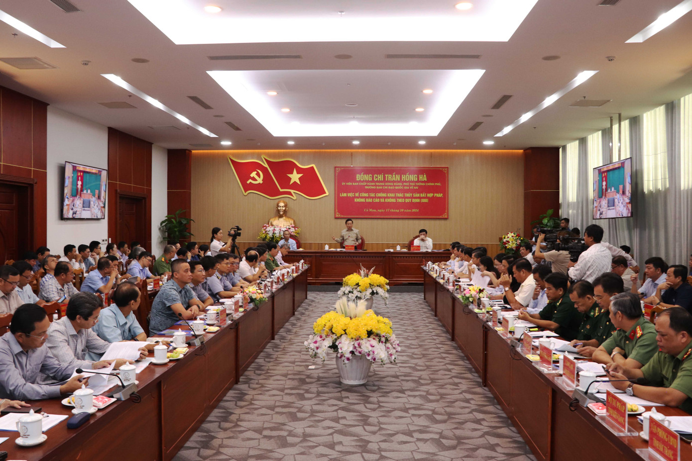 Quang cảnh buổi làm việc.