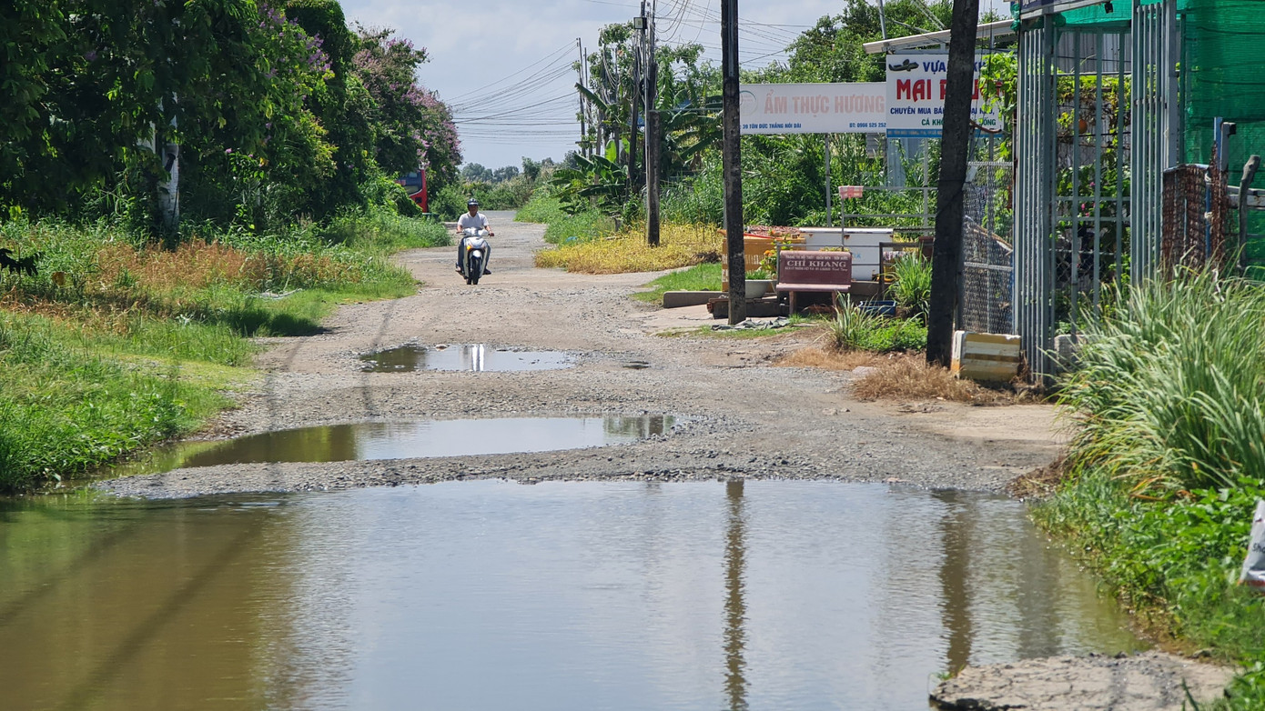 Tuyến đường Tôn Đức Thắng có chiều dài khoảng 3km, trong đó, có khoảng 1km bị hư hỏng nặng. Đoạn hư hỏng nặng nằm giữa phường 5 và phường 6 (thành phố Cà Mau). Tuyến đường Tôn Đức Thắng có chiều dài khoảng 3km, trong đó, có khoảng 1km bị hư hỏng nặng. Đoạn hư hỏng nặng nằm giữa phường 5 và phường 6 (thành phố Cà Mau).